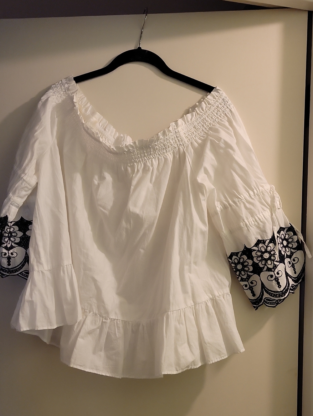 crown & ivy White Peasant Blouse with Black Floral Embroidered Sleeves